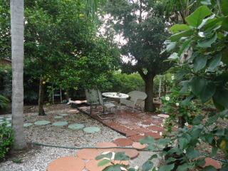 2325 Bougainvillea St, Sarasota FL  34239-5316 exterior