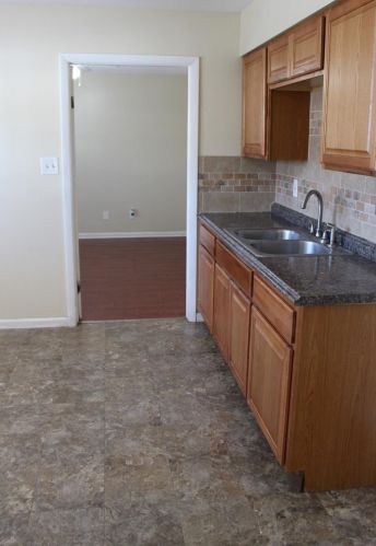 6913 Tyler St, Gary, IN 46410-3339