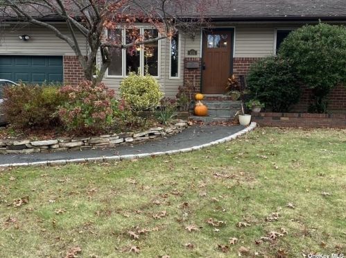 474 Goodrich Ave, Babylon, NY 11703-2109