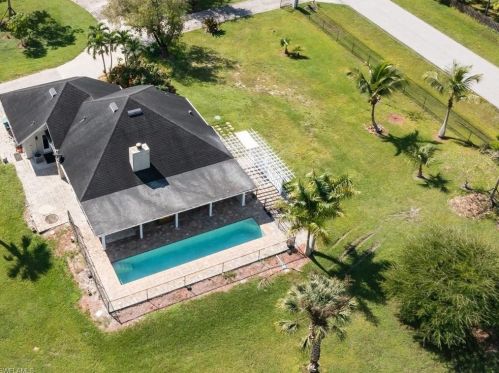 520 Soll St, Naples FL  34109-3873 exterior