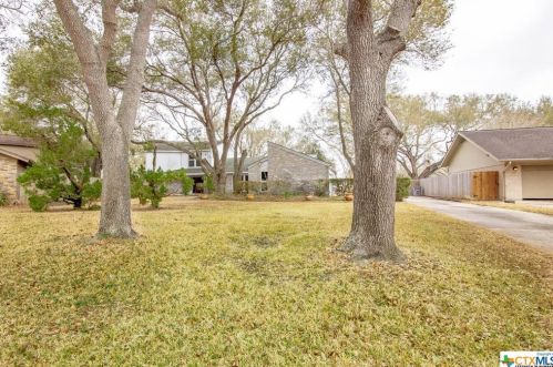 108 Woodhall Dr, Victoria, TX 77904-1151