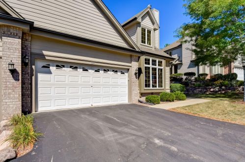 522 Country Crest Ln, Waukesha, WI 53188-3915
