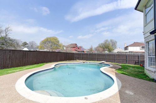 2213 Brooklake St, Denton TX  76207-1623 exterior