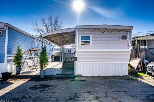7 Helen Dr, Moonachie, NJ 07074-1826
