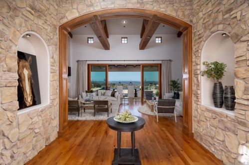 8411 Run Of The Knolls Ct, San Diego CA  92127 exterior