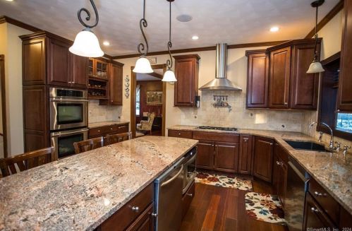 2 Deepwood Dr, Norwich CT  06360-1608 exterior