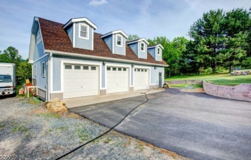 426 Buckhorn Dr, Belvidere NJ  07823-2707 exterior