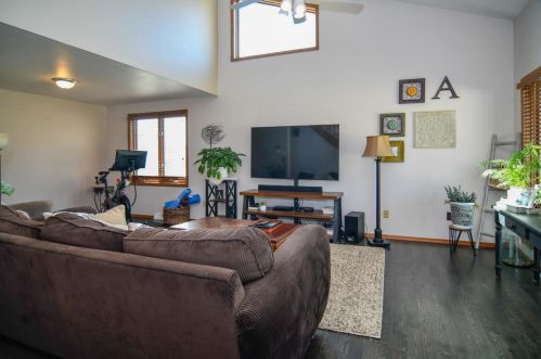 2147 King James Dr, Green Bay, WI 54304-1830