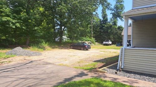 77 Elm St, North Haven, CT 06473-2509
