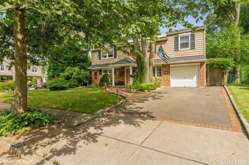 1637 Temple Dr, North Wantagh, NY 11793-3137