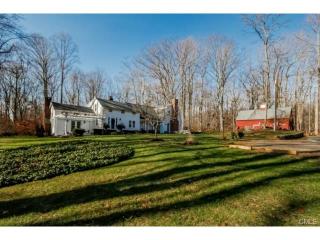 21 Barrows Rd, Bridgeport, CT 06612-1407