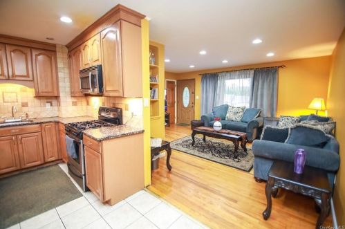 8 Osage Dr, Crotonville, NY 10562-3815