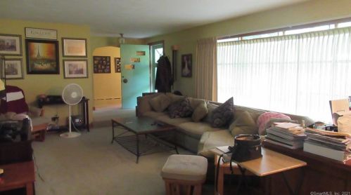 17 Maxine Rd, Bristol CT  06010-2354 exterior