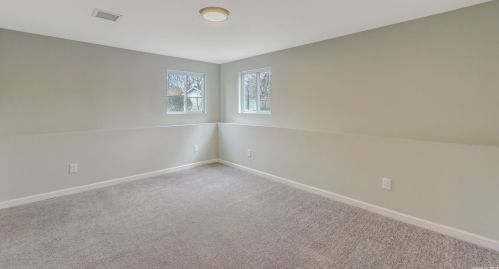 9 Brookwood Dr, Wheatley Heights NY  11798-1005 exterior