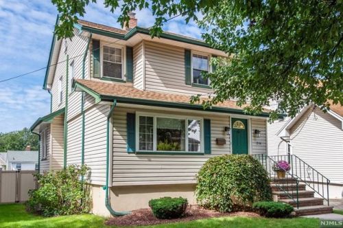 216 5th St, Ridgefield Park, NJ 07660-1057