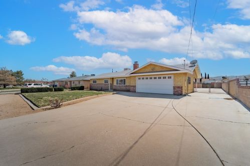 4556 Avenue, Lancaster, CA 93535-7712