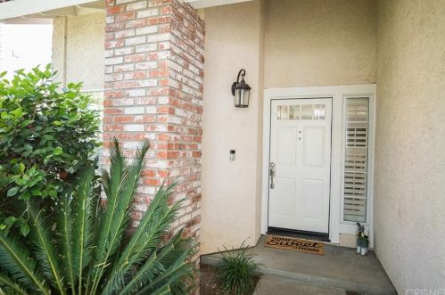 21931 Wakefield Ct, Santa Clarita, CA 91350-3976