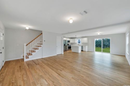 594 Canal Rd, Mount Sinai NY  11766-3307 exterior