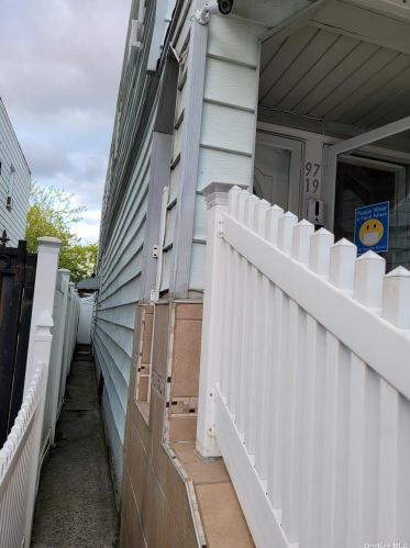 97-19 89th St, Jamaica NY  11421-1323 exterior