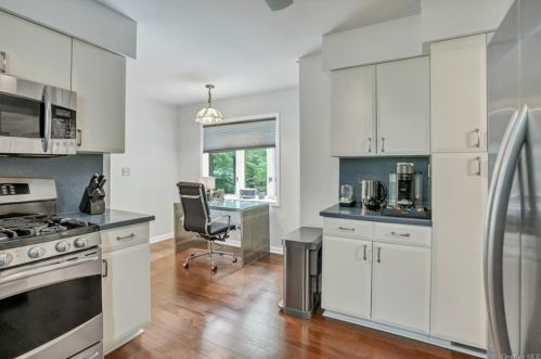 9 Farview Ter, Airmont NY  10901-7531 exterior