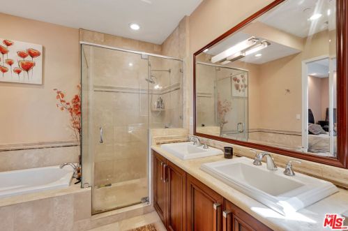 11323 Huston St, North Hollywood CA  91601-4453 exterior