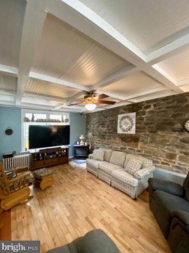 401 Chestnut St, Ashland PA  17921-1322 exterior