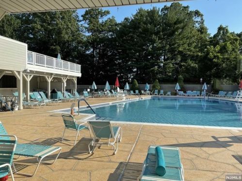 31 Erskine Ct, Mahwah NJ  07430-2014 exterior