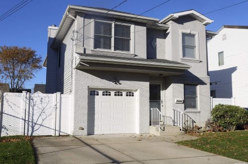 2383 Nassau St, North Bellmore, NY 11710-3852