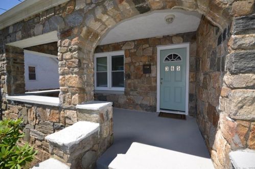365 Chamberlain Ave, Bridgeport, CT 06606-3949