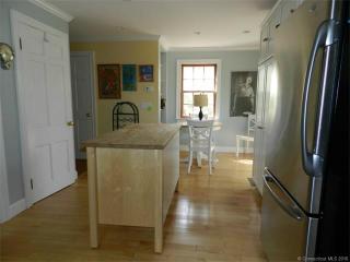 1625 Hartford Tpke, North Haven CT  06473-1246 exterior