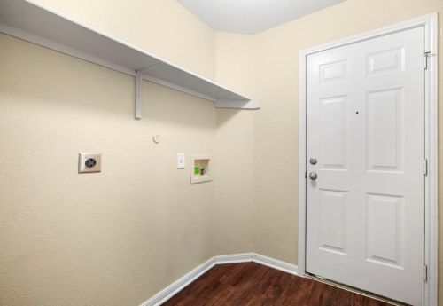 111 Goddard, Uhland TX  78640-5484 exterior