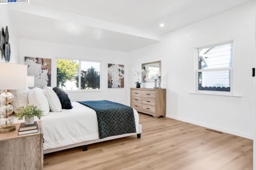 221 Cambridge Ave, San Leandro CA  94577-1825 exterior