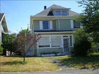 217 3rd St, Ocosta, WA 98520-3915