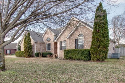 2012 Isis Ct, Murfreesboro TN  37128-5390 exterior