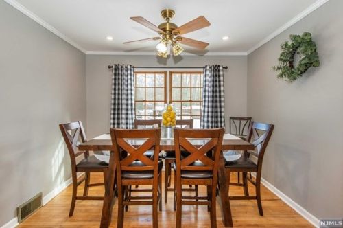 55 Demarest Ave, Oakland NJ  07436-2603 exterior