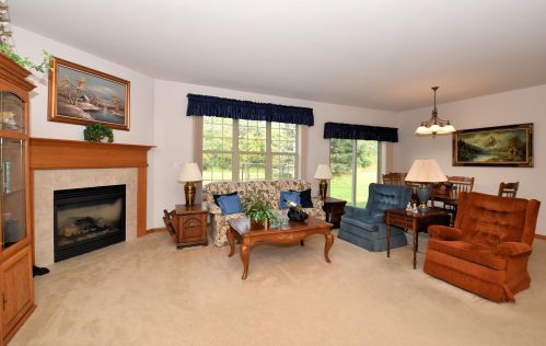 611 Woodland Cir, Waterford, WI 53185-2824