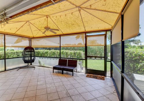 4 Slash Pine Dr, Boynton Beach, FL 33436-5520