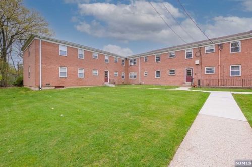 7 Rustic Cir, Montvale NJ 07645-1533 exterior