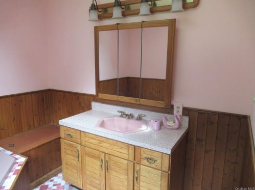 101 Shale Dr, Middletown NY  10940-7121 exterior