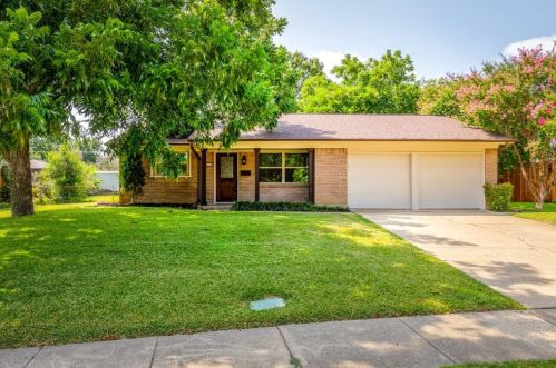 1313 Cloverdale Dr, Richardson TX  75080-4710 exterior