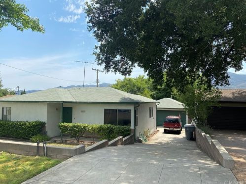 3636 Virginia St, Glendale, CA 91214-1745
