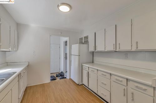 1406 9th St, Oakland, CA 94607-1908