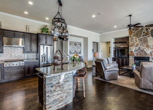 9624 Crestview Dr, Denton TX  76207-6771 exterior