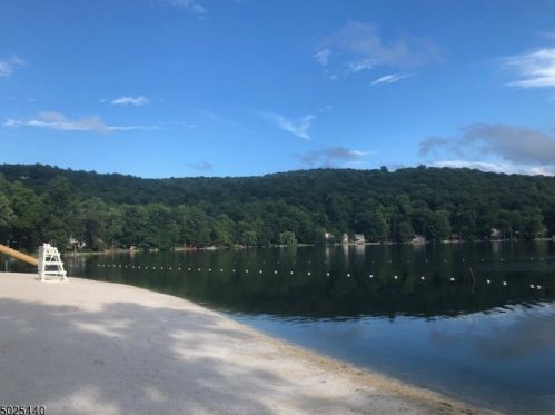 5 Flat Bush Rd, Wantage NJ  07461-4457 exterior