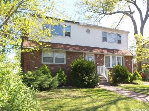 1372 L St, Floral Park, NY 11003-3705