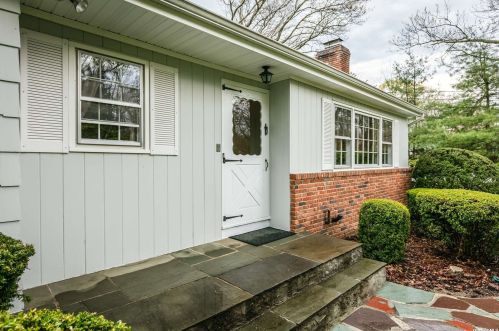 33 Willoughby Path, Elwood, NY 11731-6329