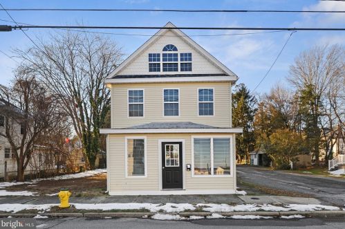 402 Washington St, Slaughter Beach, DE 19963-2817