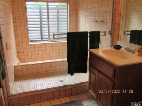 930 Live Oak Ave, Ukiah CA  95482-3733 exterior