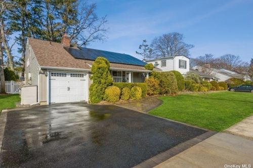 1067 Ruth Pl, North Bellmore, NY 11710-2037