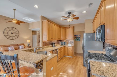 4 Crown Cir, Lakewood, NJ 08701-7374